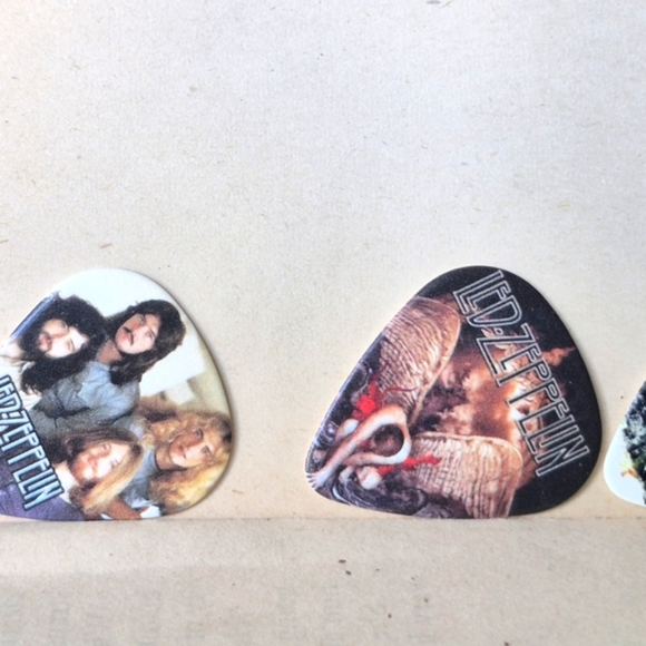 Green Guitar Pick Holder with Band Picks - Picture 2 of 4